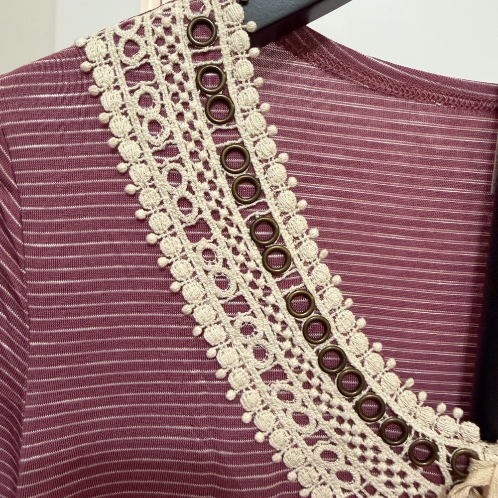 Elegant Lace-Trimmed Burgundy Striped Top NEW no Tags #62